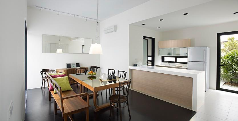 11720_473062059426776_2122090431_n