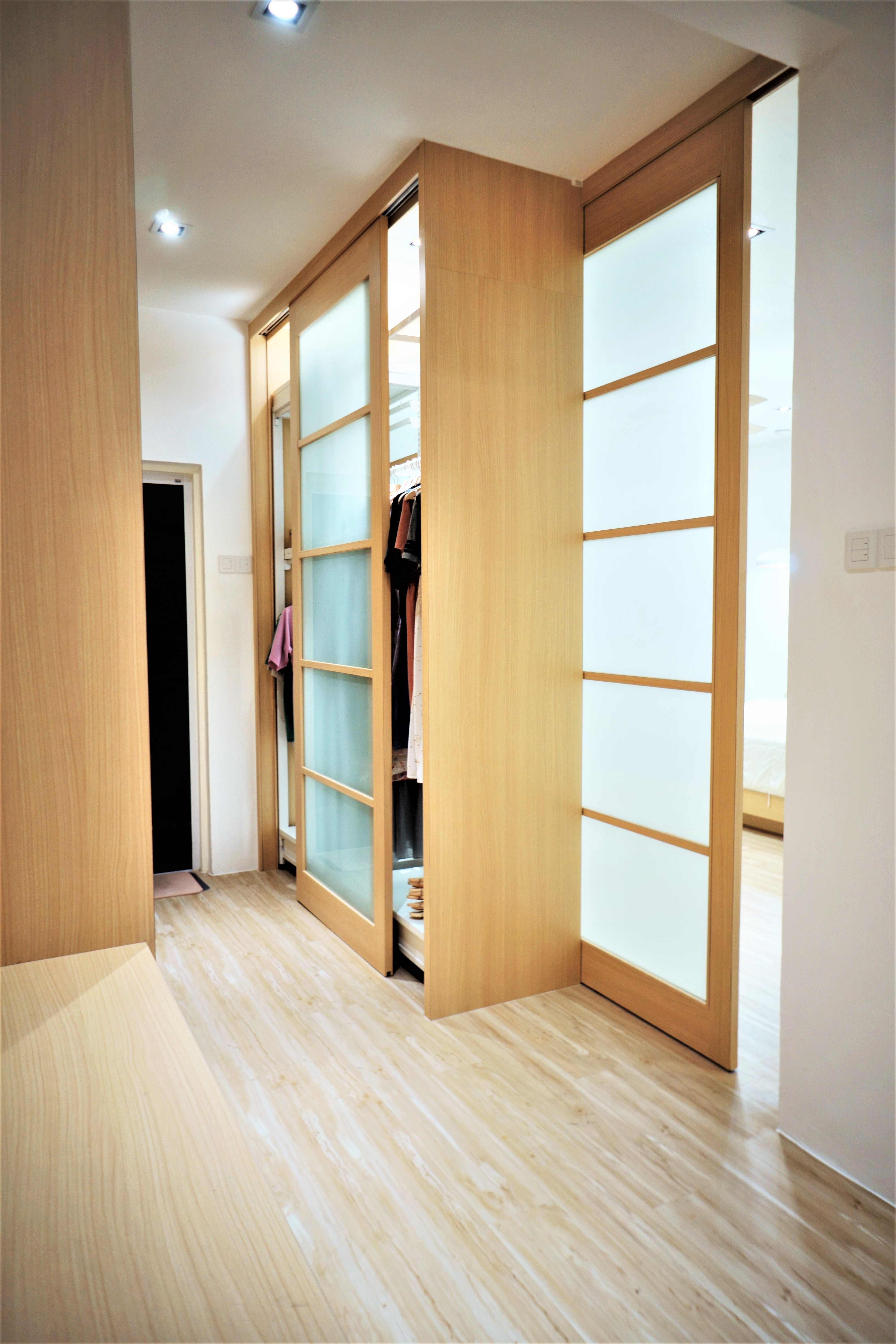 Muji Walk-in Closet two way door